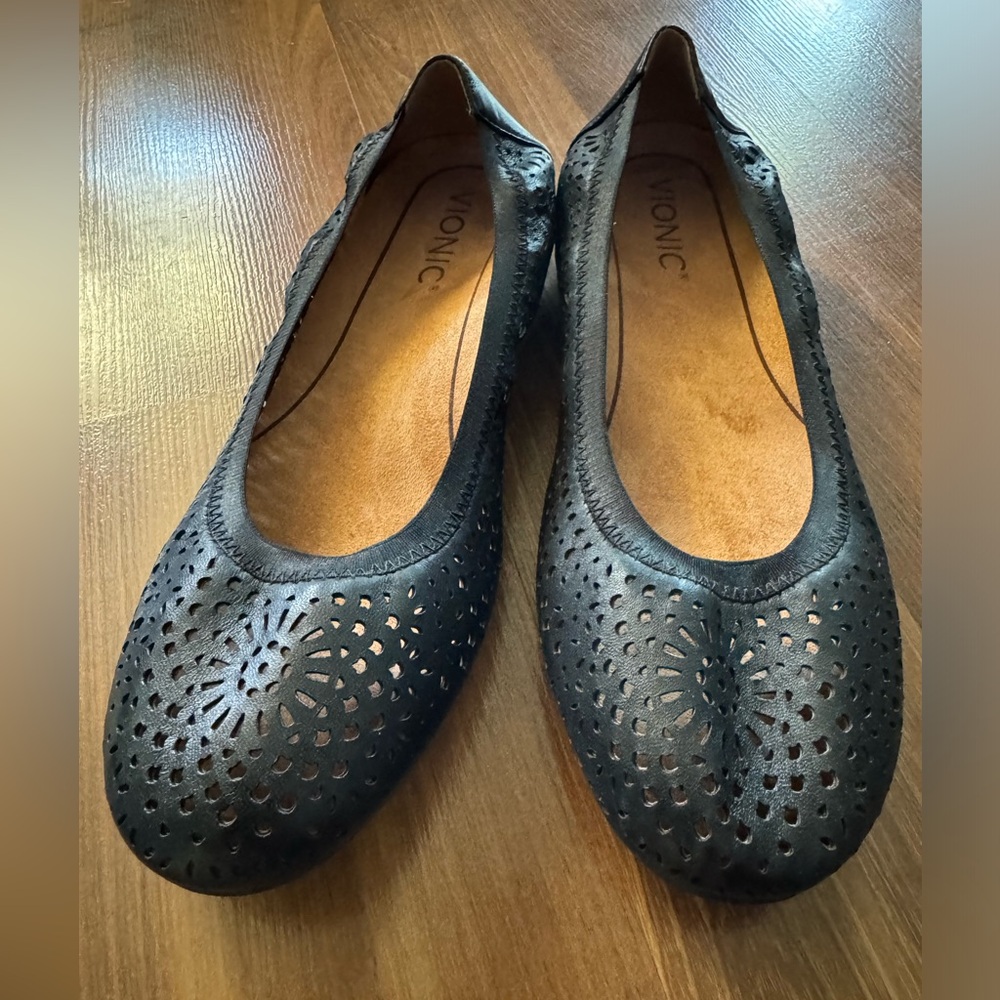 Vionic Ballet Flats Womens 7 Black Robyn Leather Perforated Slip On